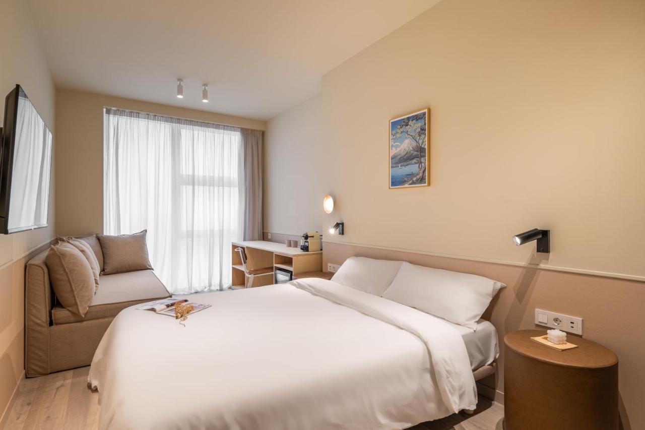 La Florida Suites By Olala Homes لوسبيتاليت دي يوبريغات المظهر الخارجي الصورة