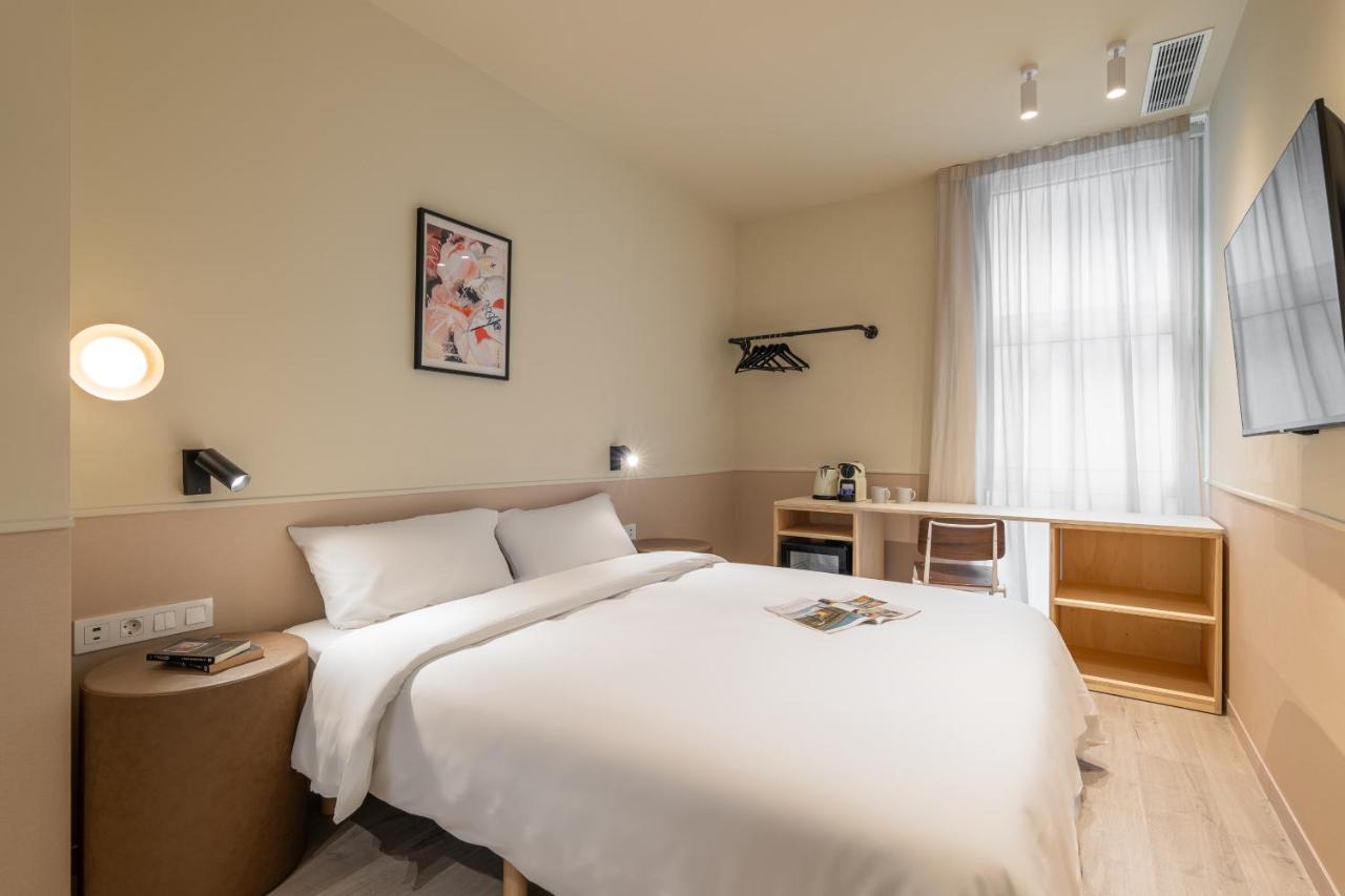 La Florida Suites By Olala Homes لوسبيتاليت دي يوبريغات المظهر الخارجي الصورة