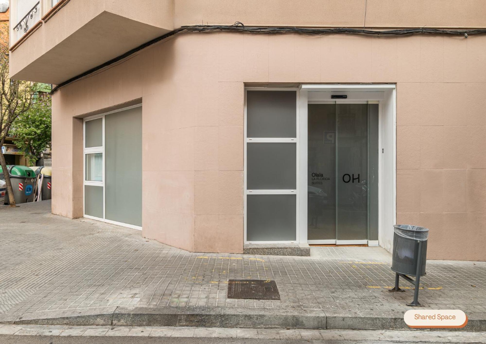 La Florida Suites By Olala Homes لوسبيتاليت دي يوبريغات المظهر الخارجي الصورة